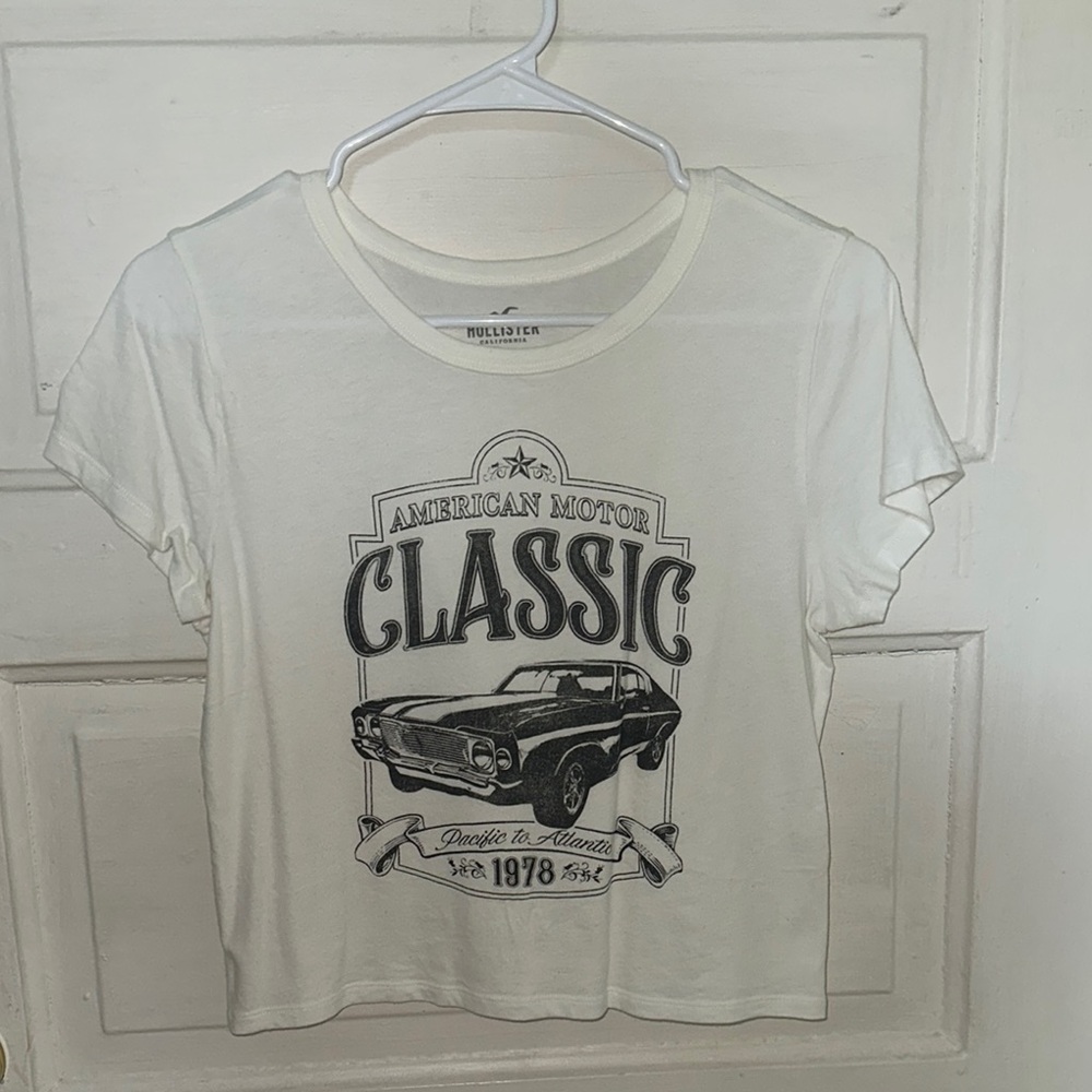 Hollister Cropped Graphic Short Sleeve T-Shirt